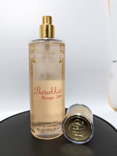 Fragrance World Barakkat Rouge 540 et capillaire